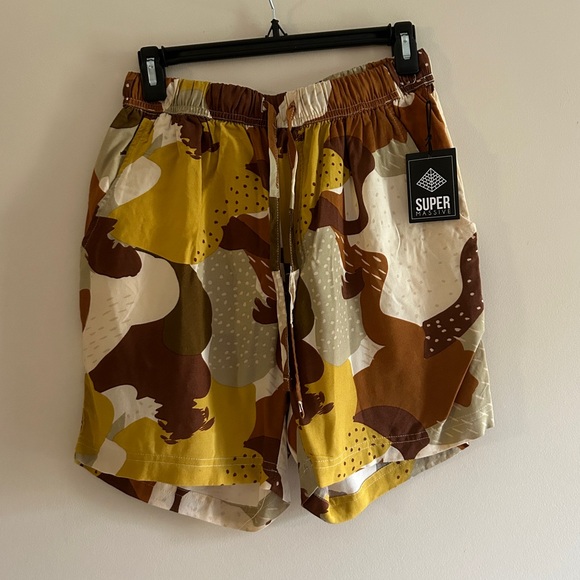 Abstract button up shirt drawstring shorts - Picture 7 of 7